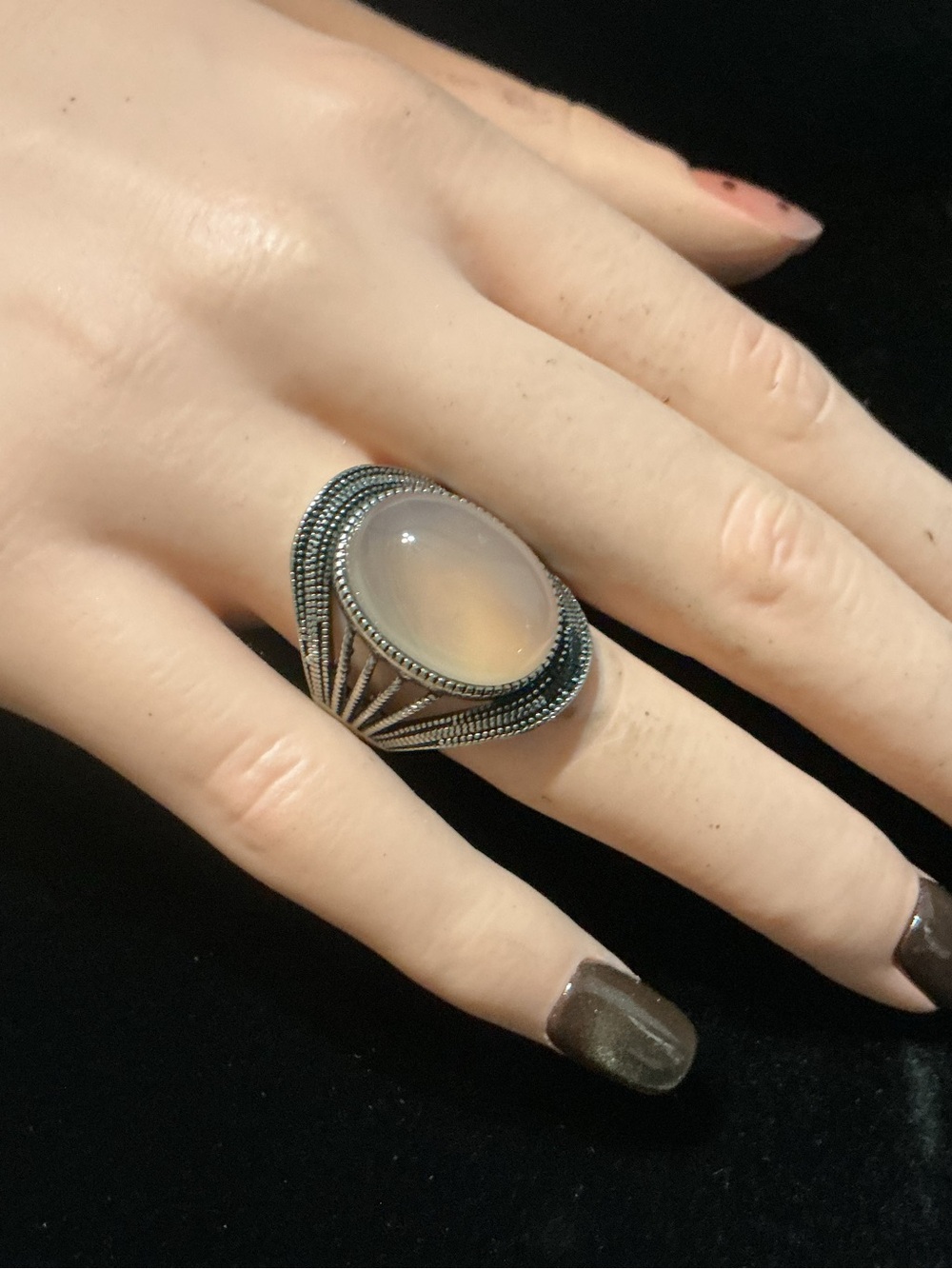 Adjust. Agate ring